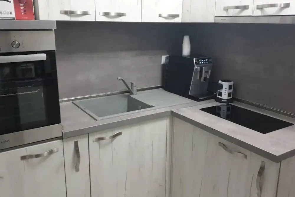 2-bed - Sleeps 4 - With Parking