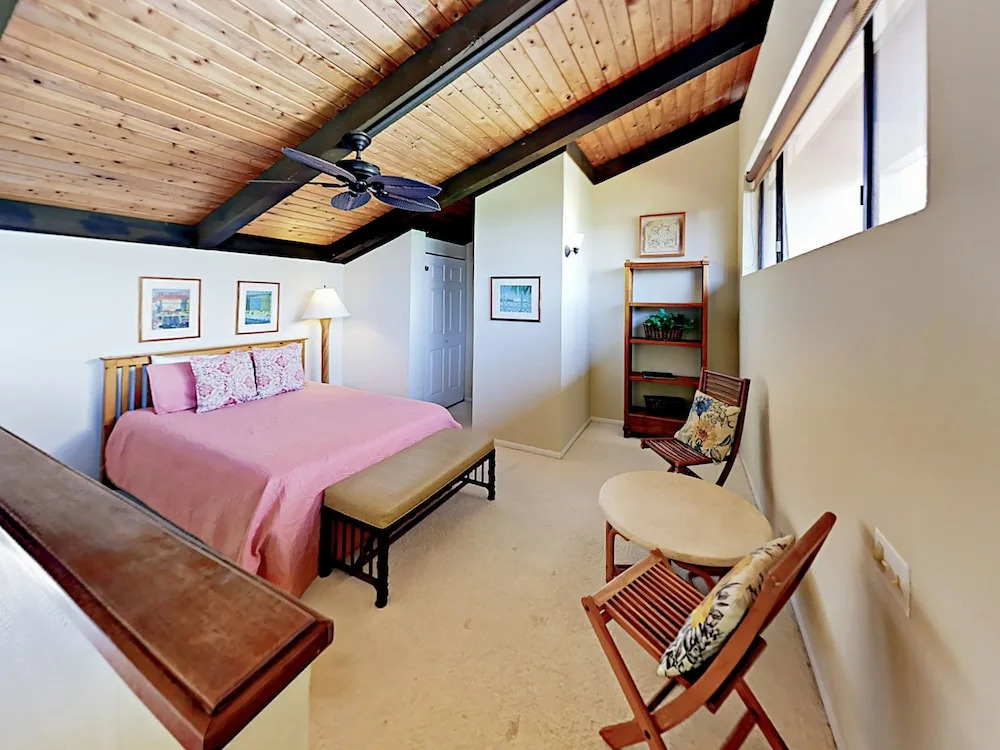 Unobstructed Oceanfront! 2br + Loft W/ Lanai, Pool 2 Bedroom Condo