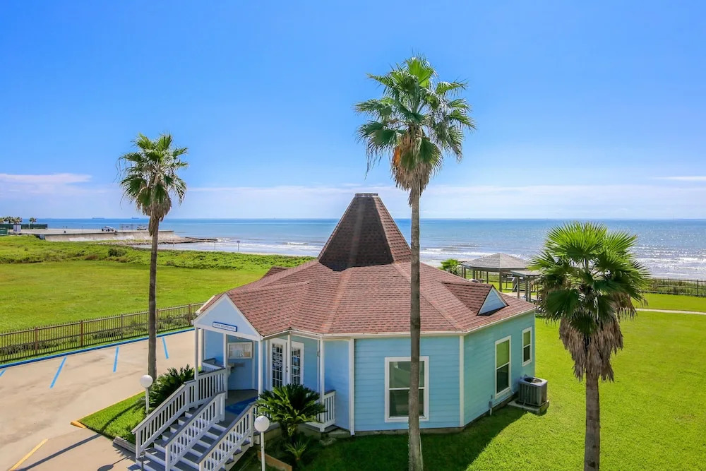 Seascape 2221 1 Bedroom Condo by RedAwning