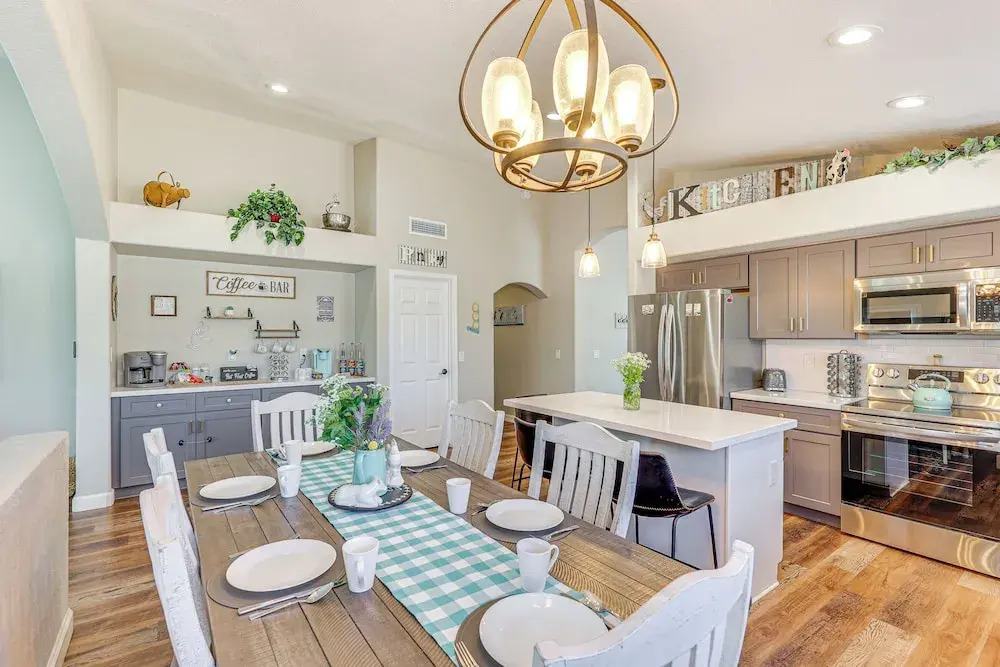 Centrally Located Gilbert Home: Patio & Grill!