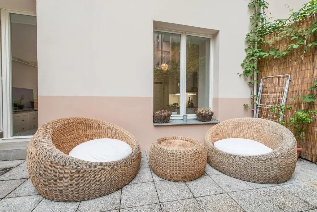 Quiet apartment in the city center with own terrace
