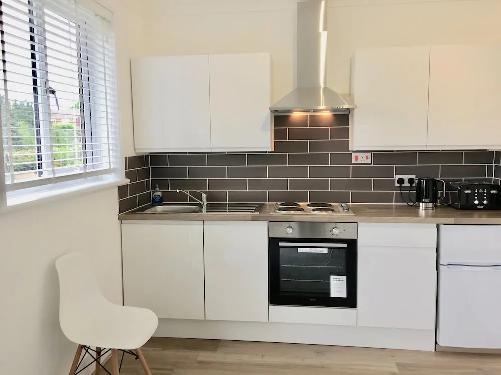 Netley Village Apartment By Your Stay Solutions Short Lets & Serviced Accommodation Netley Southampton With Free Wi-Fi