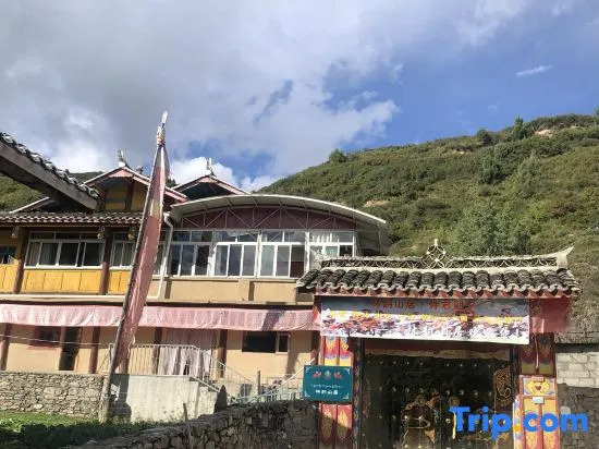 Songpan Linyun Mountain Residence