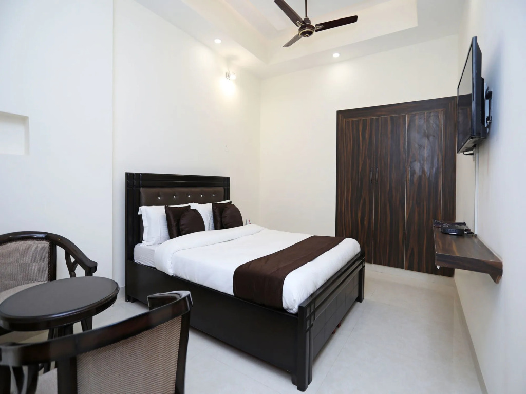 Hotel O Royal Inn