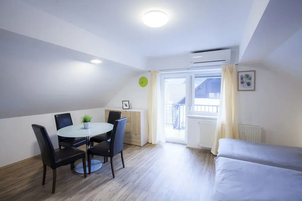 Razingar Apartments