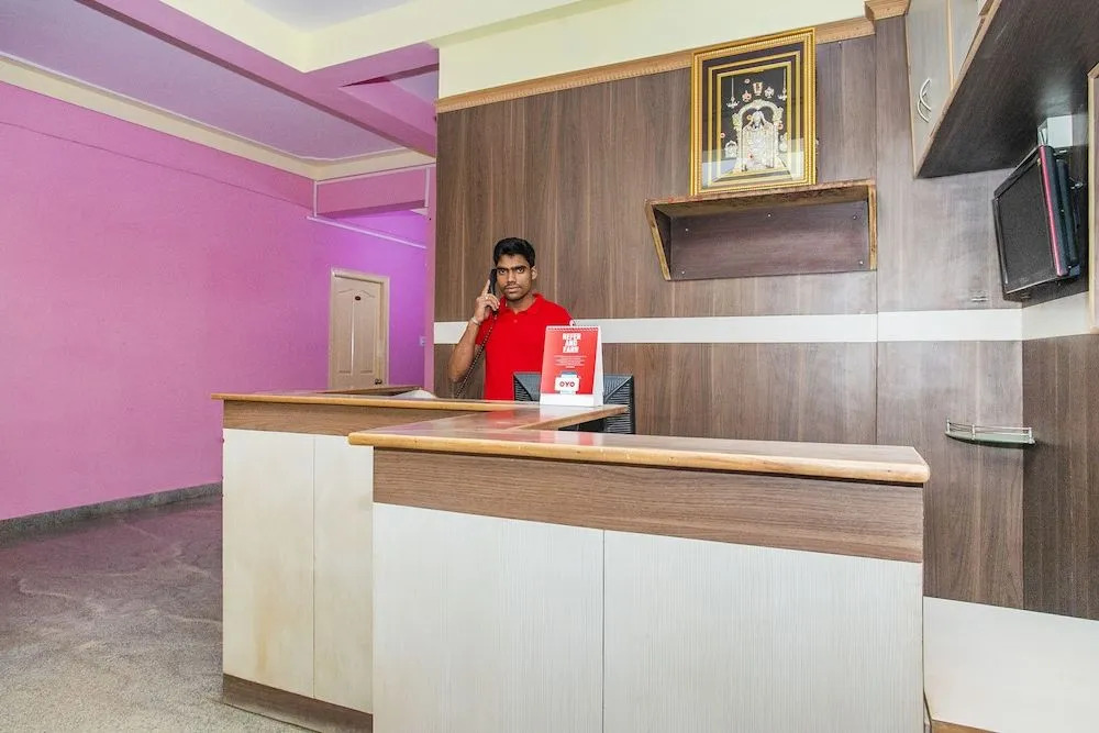 OYO 17136 Hotel Chinmayee Inn