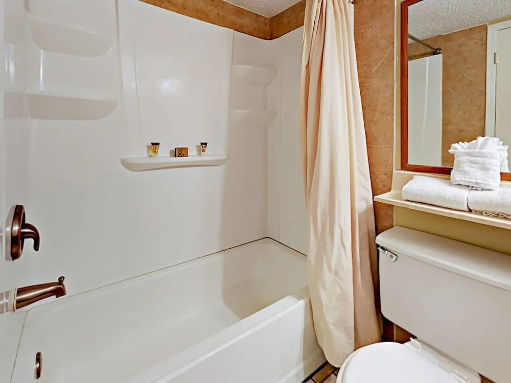4400 Gulf Blvd Condo Unit 105