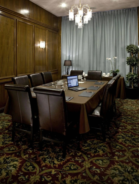 Carriage House Hotel and Conference Centre