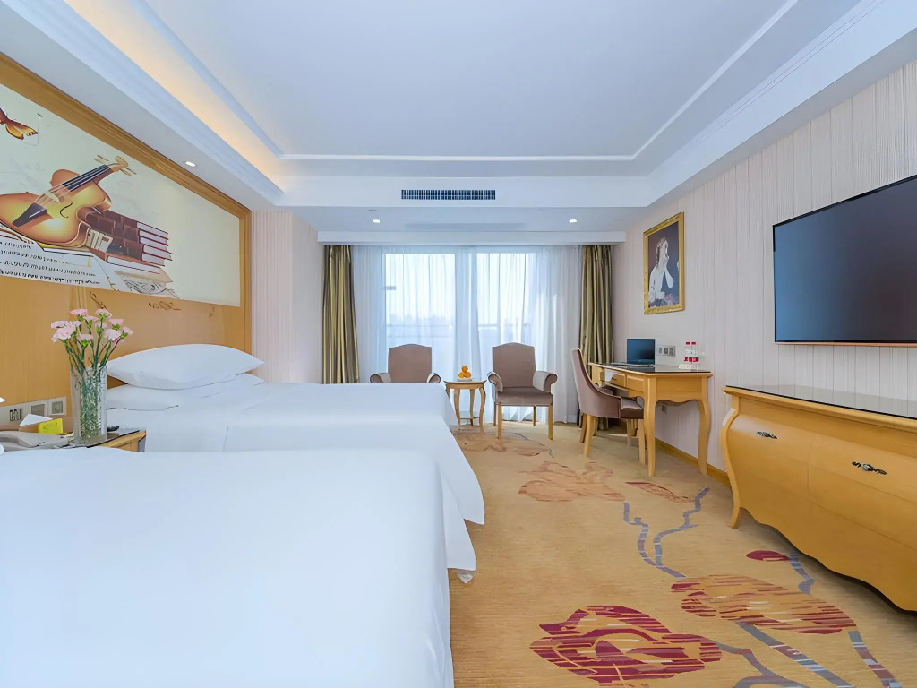 Vienna International Hotel (Wuhan Polar Ocean World TaziLake Metro Station)