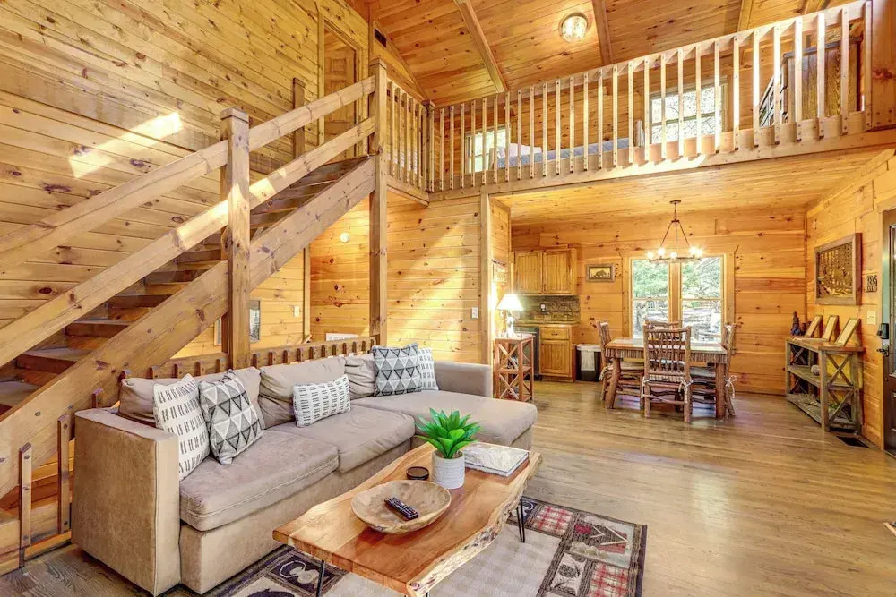 Blue Ridge Cabin w/ Hot Tub, Fire Pit, & Game Room