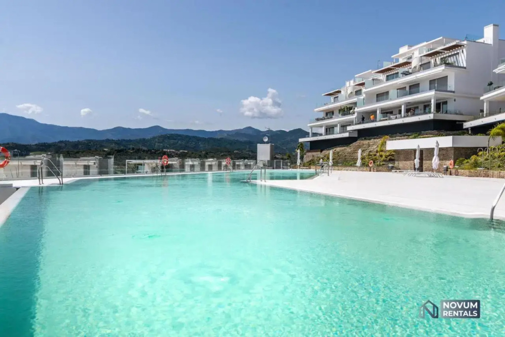 Newly Built 3-BDRM Luxury Apt w/ Stunning Sea Views