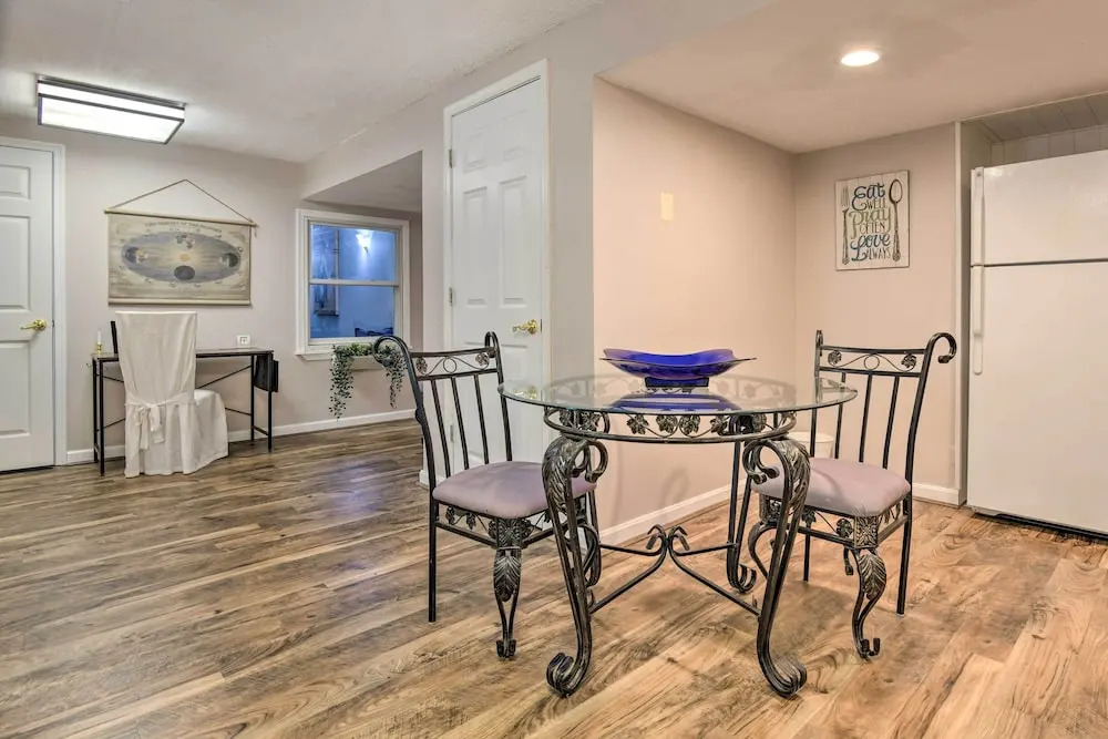 Bel Air Apartment w/ Pool ~ 2 Mi to Main St