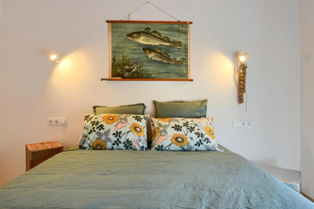 Villa for 10 with swimming pool and sea view