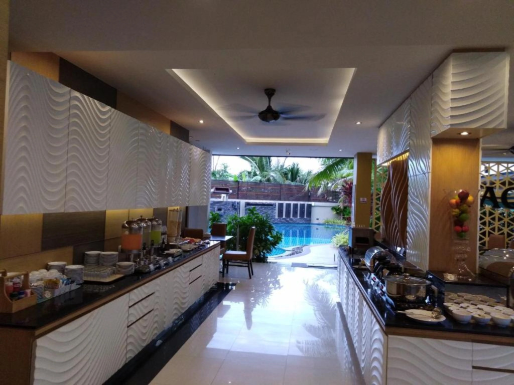 Aqua Resort Phuket - Near Beach and Chalong Pier