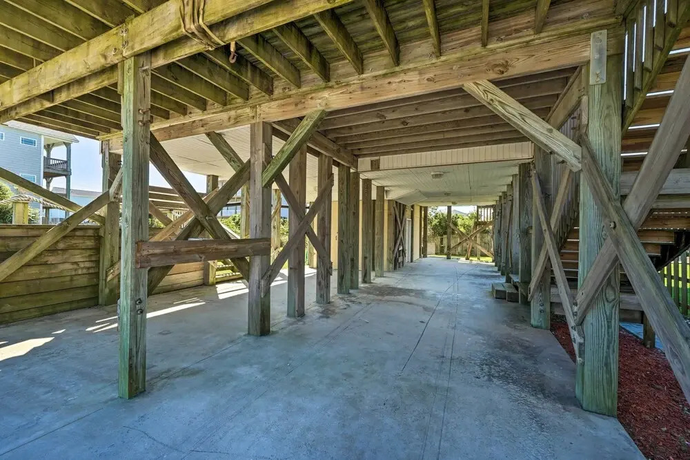 Spacious North Topsail Family Home With 2 Decks