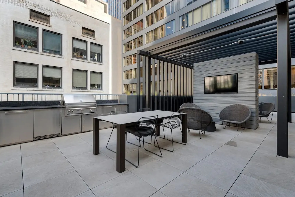 Downtown Charm 2BR Comfort Great Amenities