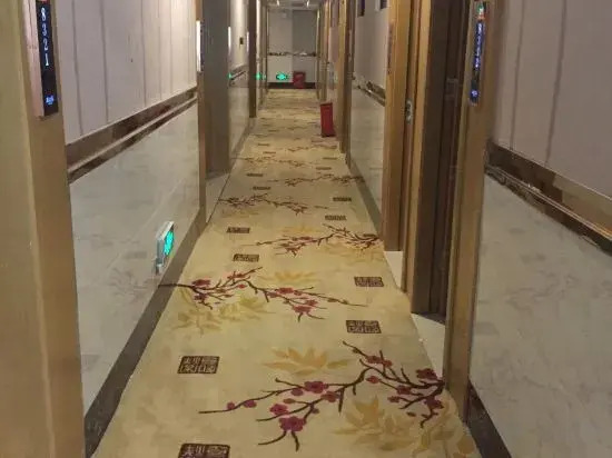 Seven Orange Hotel (Shenzhen North Station Minzhi)