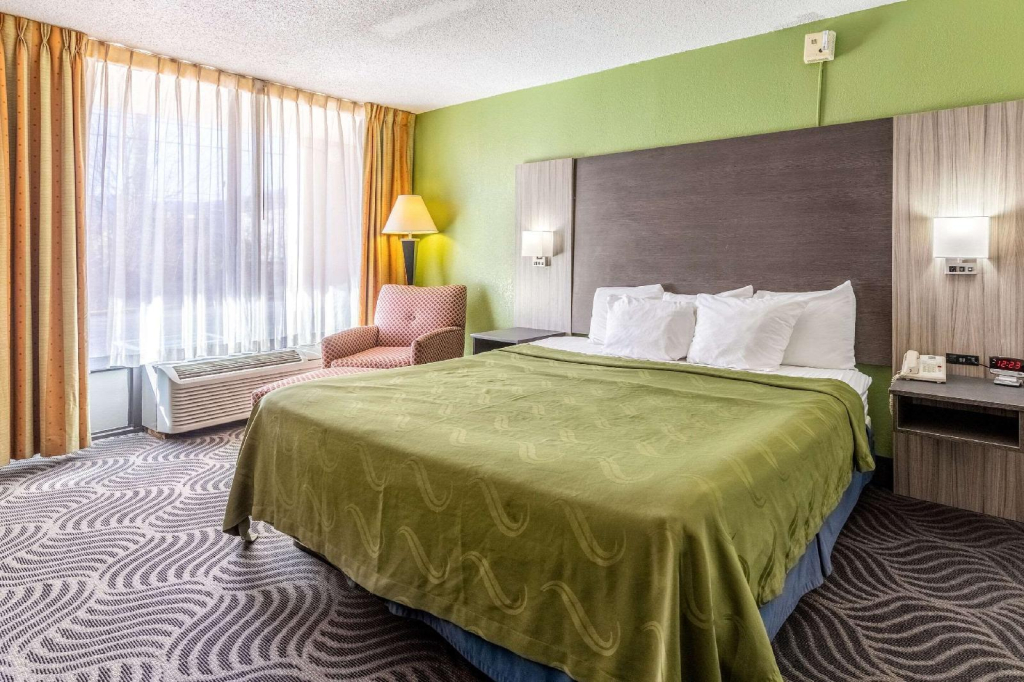 Holiday Inn Newport-I-40 Exit 435