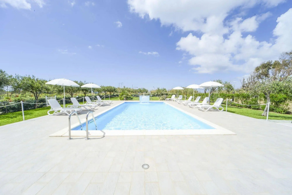 Case Vacanze Mare Nostrum - Villas in front of the Beach with Pool
