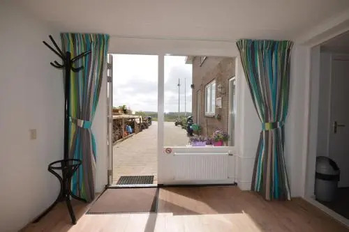 Annes Family Home with private parking
