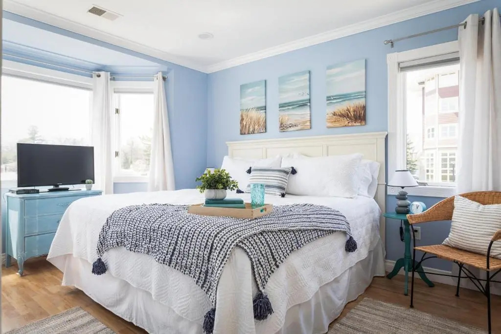 New Listing Beach Bliss 211! Stunning bay view