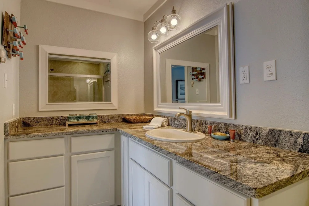 Breezy Bungalow 2 Bedrooms 2 Bathrooms Condo