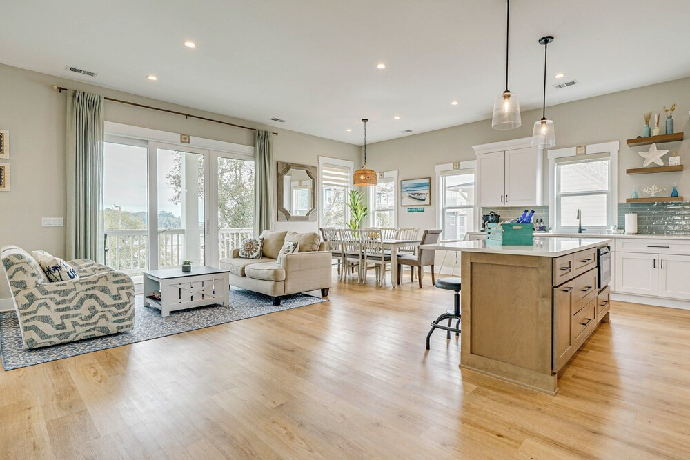 Carolina Beach Luxury Retreat: Intracoastal Views