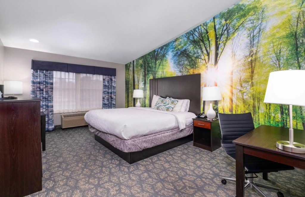 Spark By Hilton Freeport