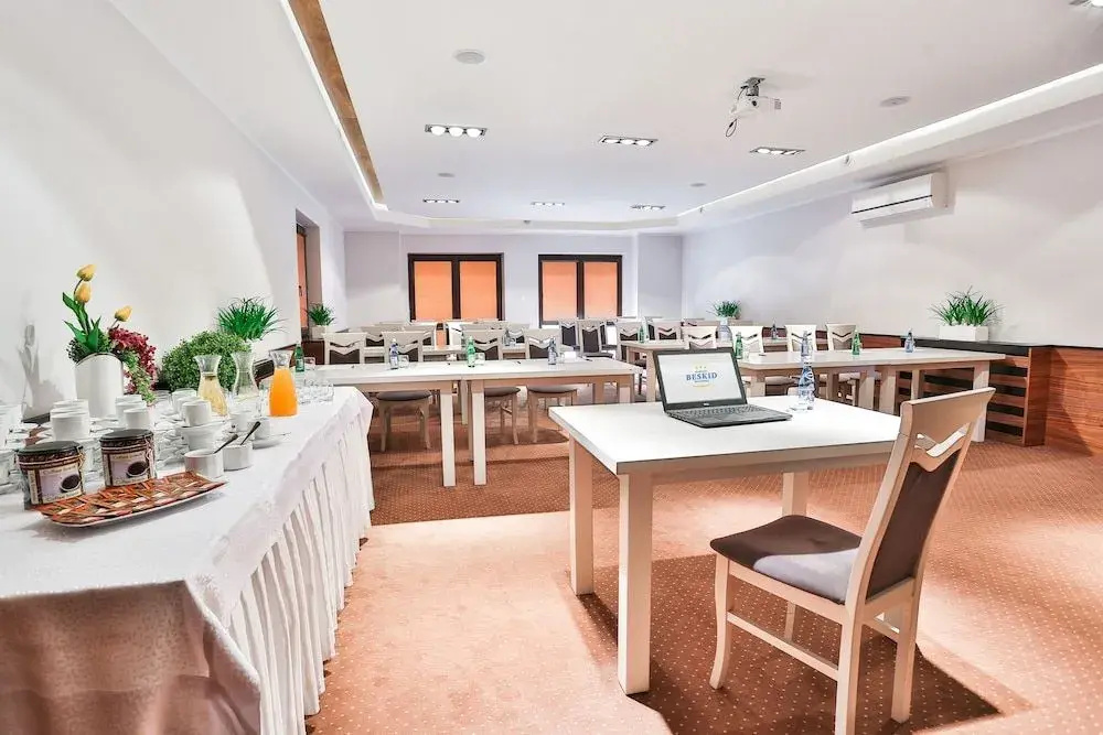 Hotel Kompleks Beskid z basenem i stokiem narciarskim - blisko Babiej Góry