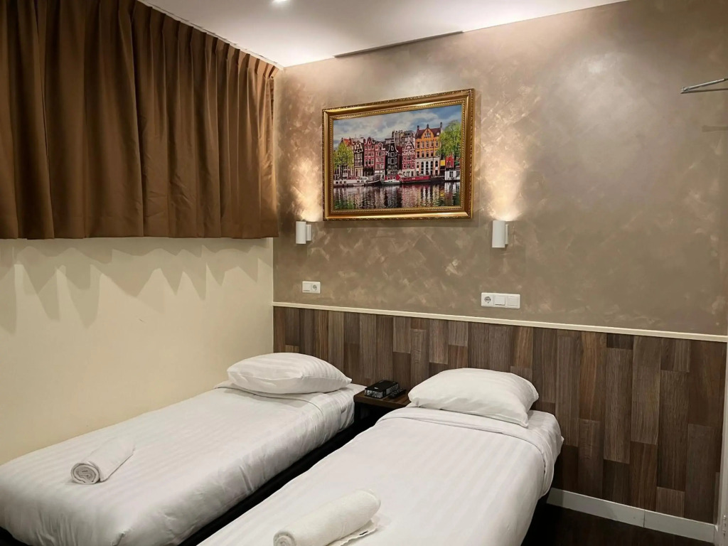 Dam Hotel