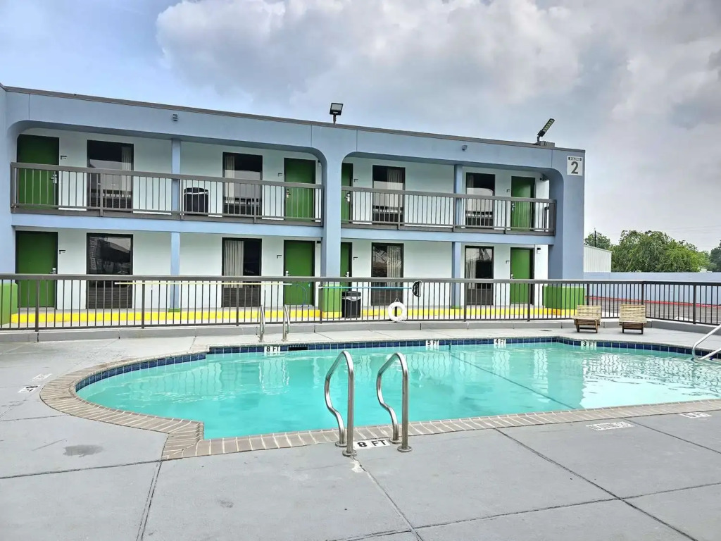 Days Inn by Wyndham Victoria TX East