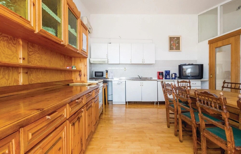 Beautiful Home in Klenovica With 7 Bedrooms and Wifi
