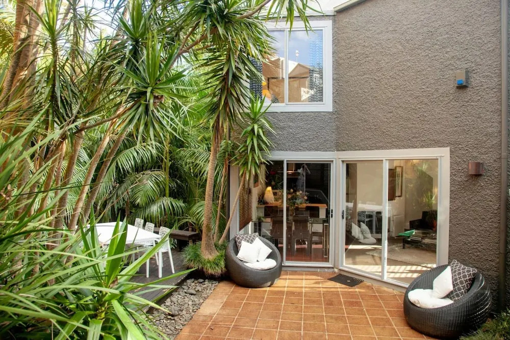 Bright 2 Bedroom Townhouse in Central Parnell