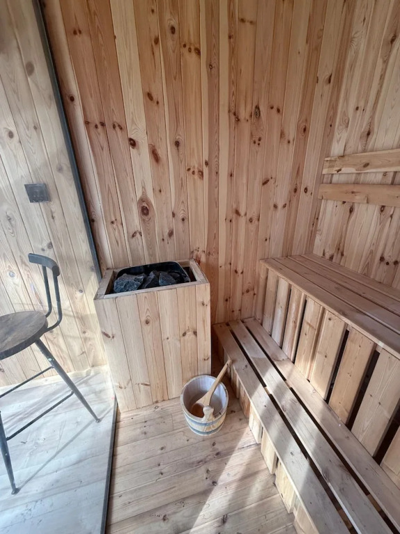 Meagill Farmhouse-hot tub Country