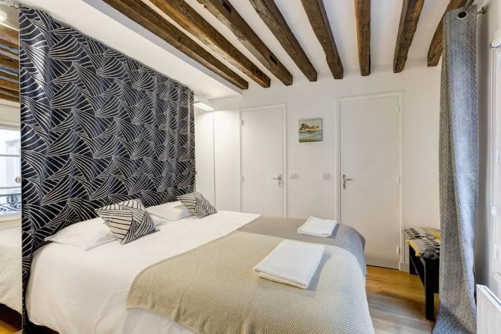 Quiet, Cozy, Design Apartment in Paris