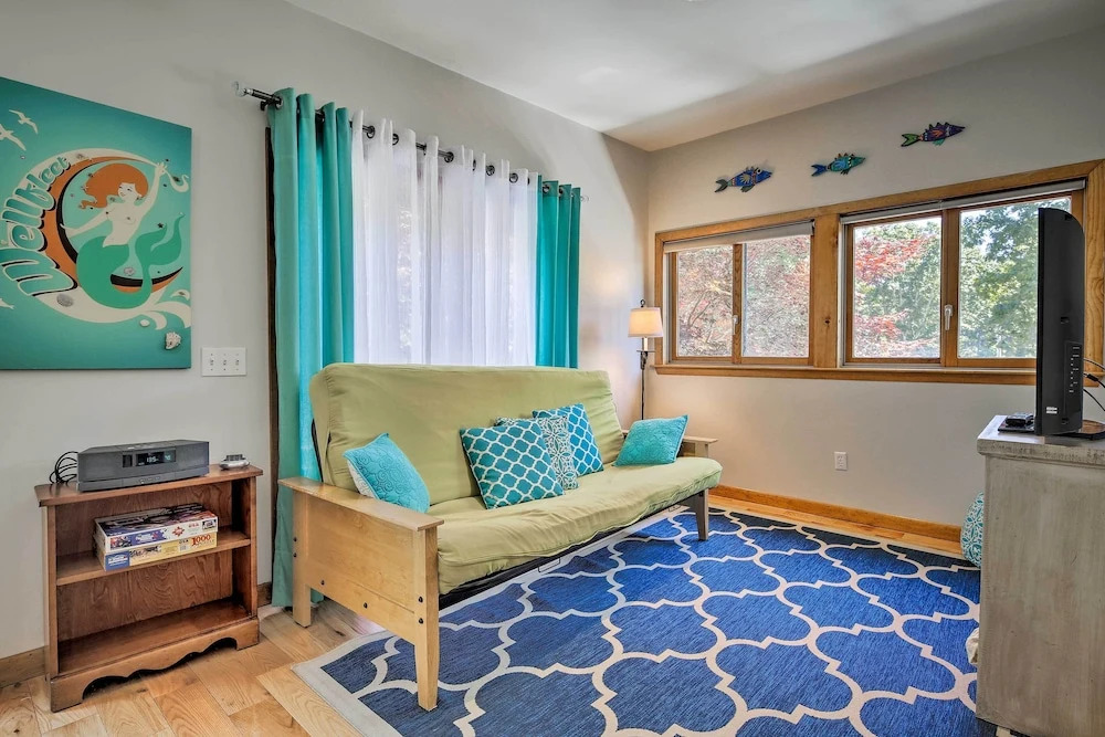 Great for Couples! Cape Cod Cottage 2 Mi to Beach