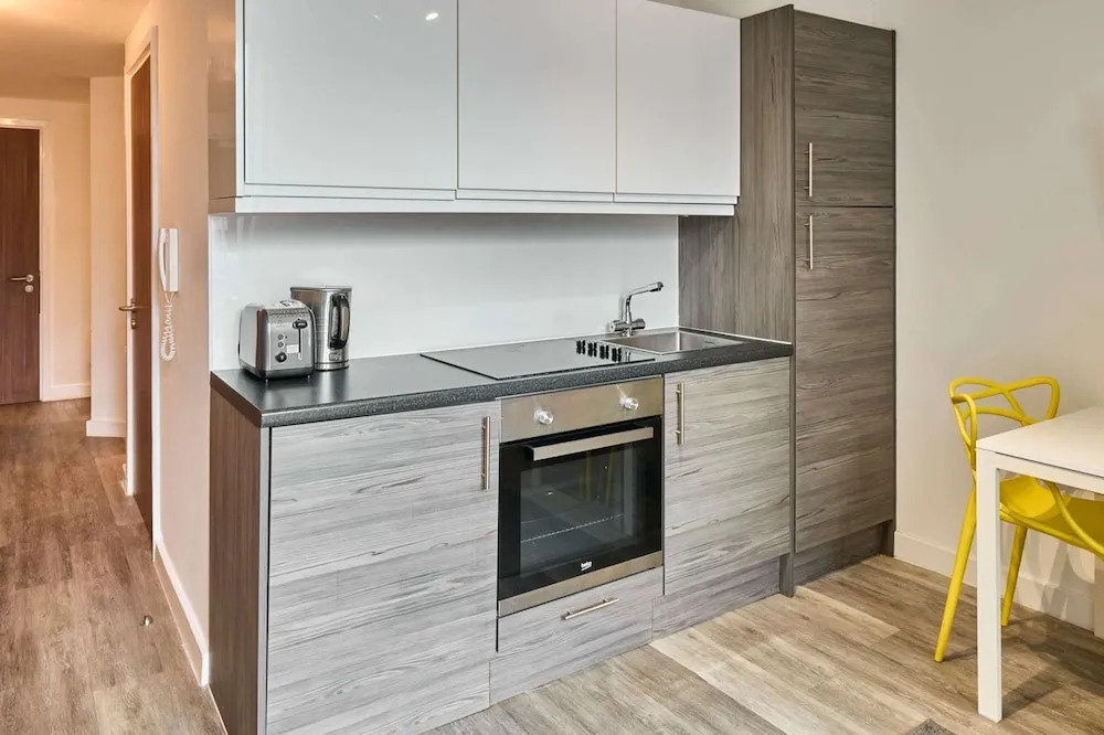 Host Stay Flat 3 4 Leigh Street