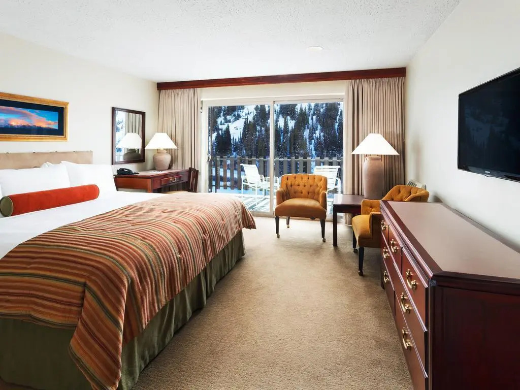 Altas Rustler Lodge