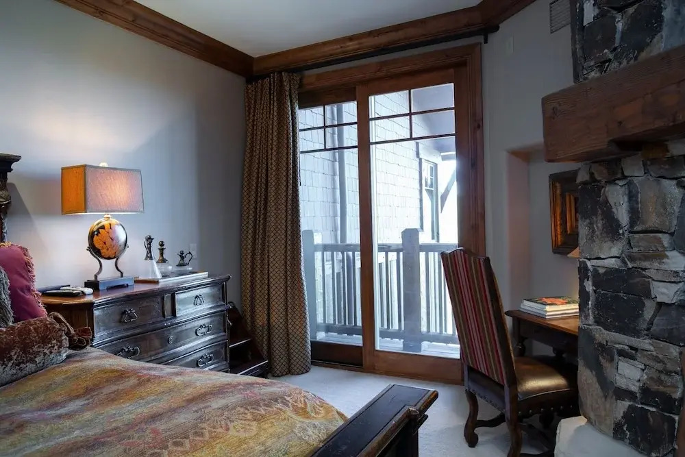 Grand Lodge - Three Bedroom #301 - Ski-in/ski-out 3 Condo
