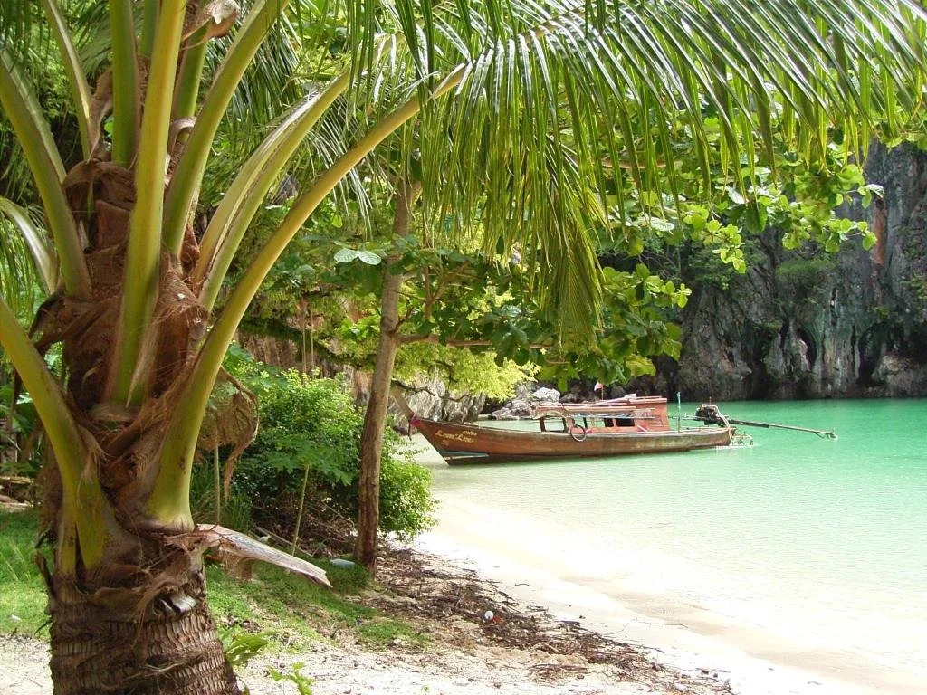 Lom Lae Beach Resort