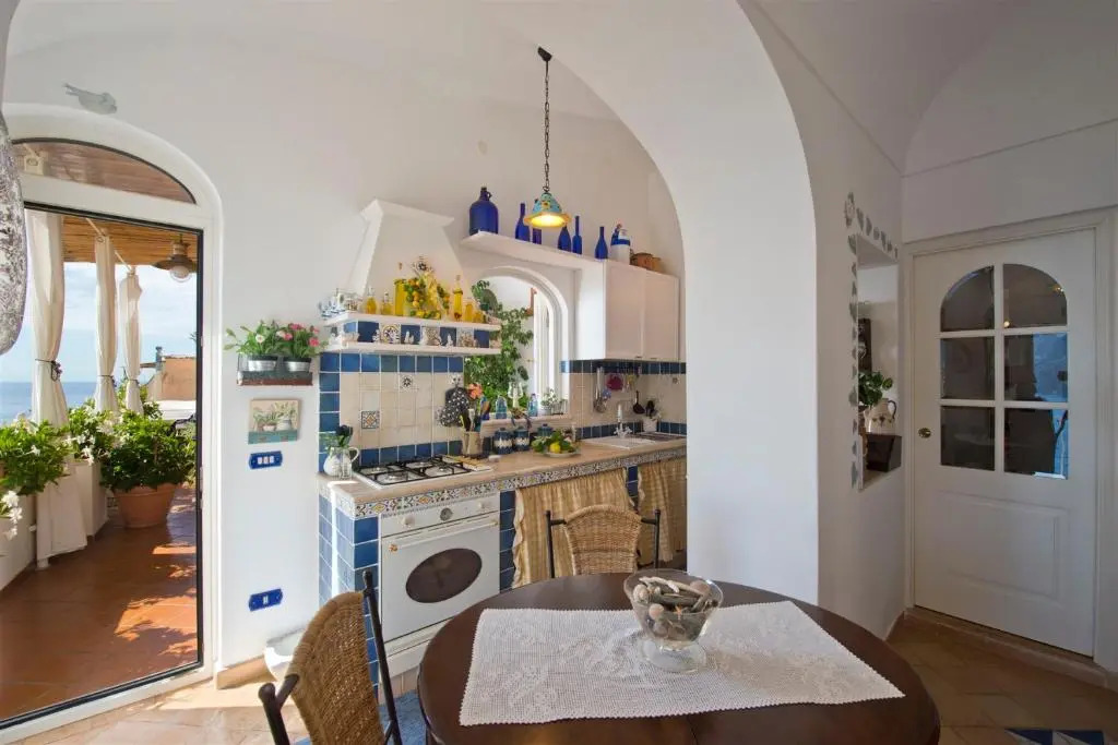 CASA NOEMI 4&2, Emma Villas
