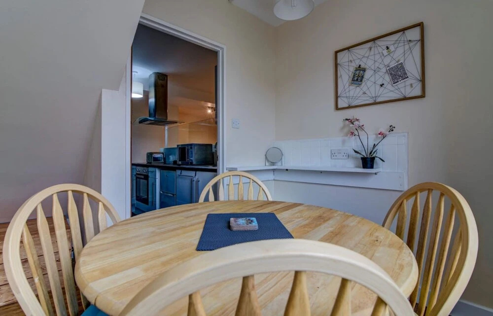 Stylish and Charming City Centre apt for 6