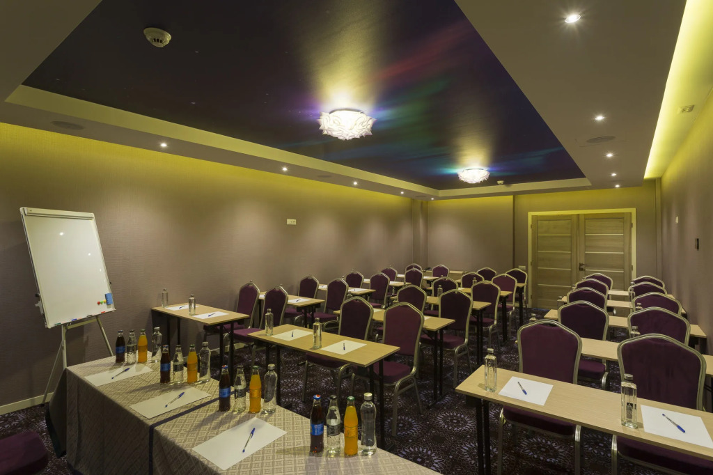 Exclusive Hotel & More