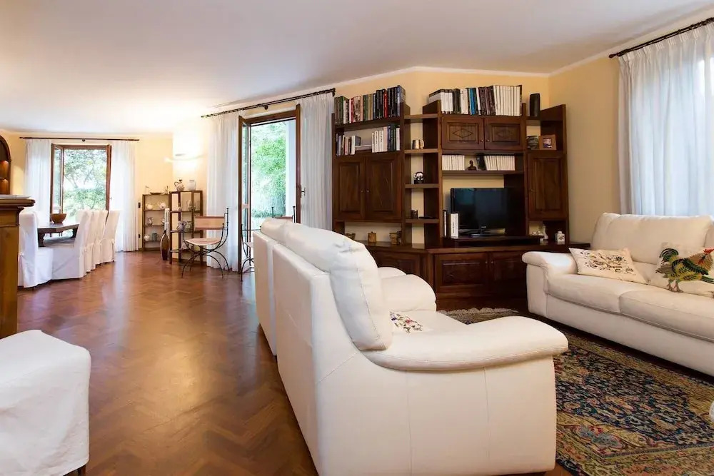 Lake Maggiore Villa With Beach Access, Near Village Centre, Wifi, BBQ