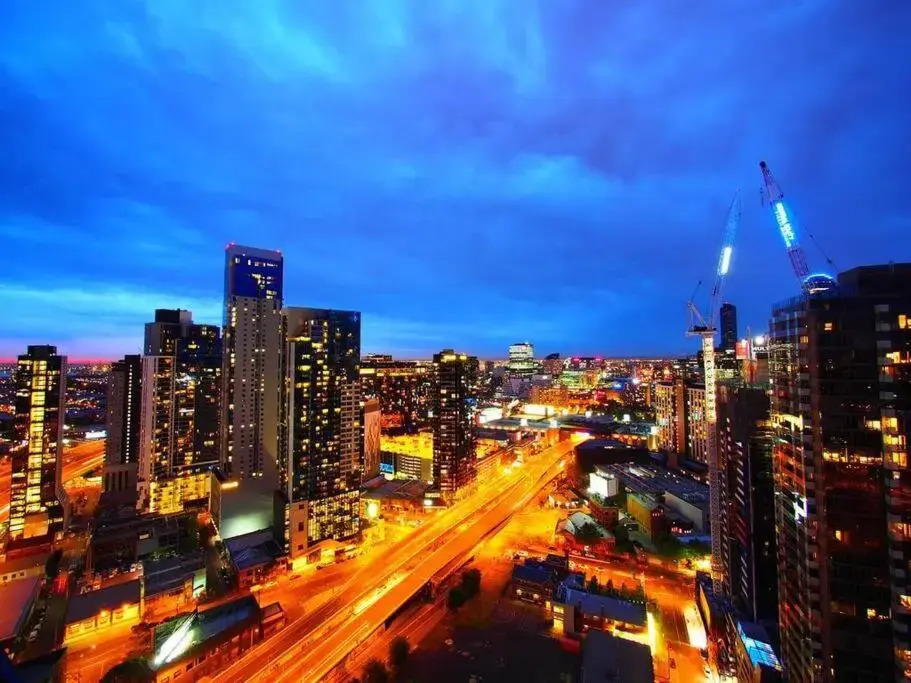 1 Bedroom Modern Apartment Near Crown and CBD