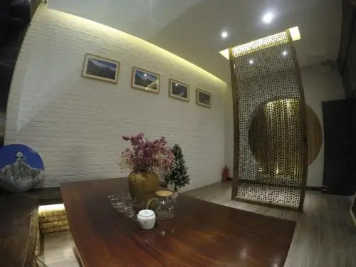 Siguniangshan Tea & Panda Hotel