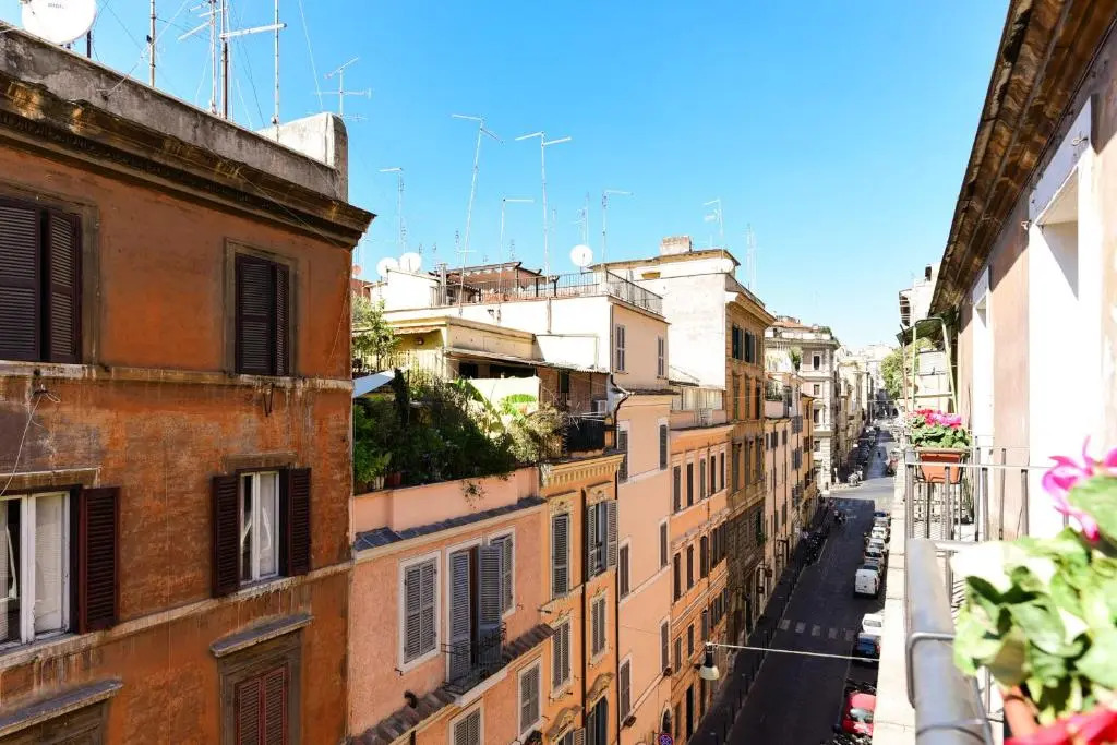 Bright and Comfy 3 bedroom apt in Monti