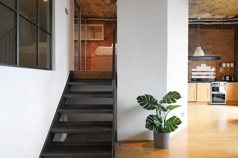 Quirky 1 Bedroom Warehouse Flat With Balcony