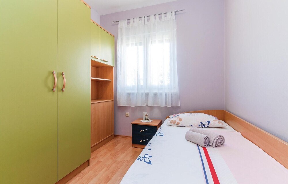 Awesome Home in Petrcane With Wifi and 3 Bedrooms