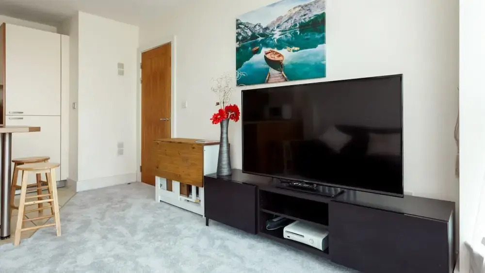 Starboard - Spacious Two-bedroom Apartment